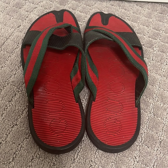 Gucci. Slipper. Size 8 ( Men) . Barely used a few times. Excellent condition. - Picture 2 of 4